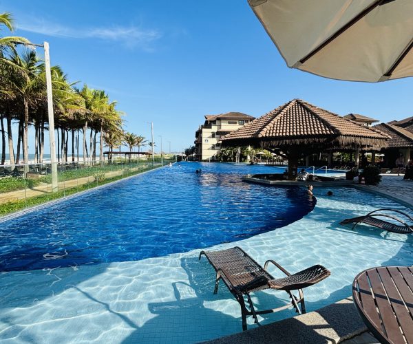 Piscina com borda infinita