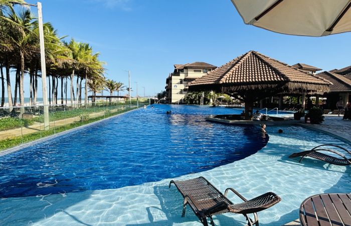 Piscina com borda infinita
